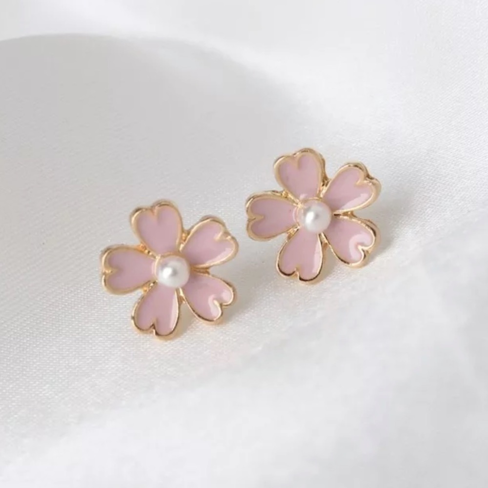 3/$30 CUTE PINK PEARL FLOWER STUD EARRINGS
